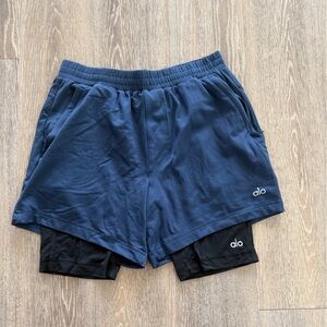 ALO Yoga conquer 2-1 performance short